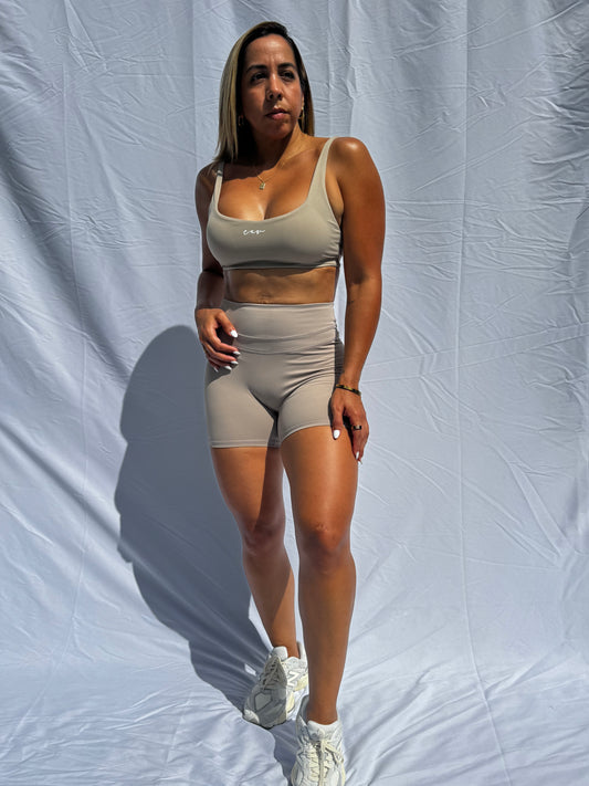 SHORT GYM NUDE